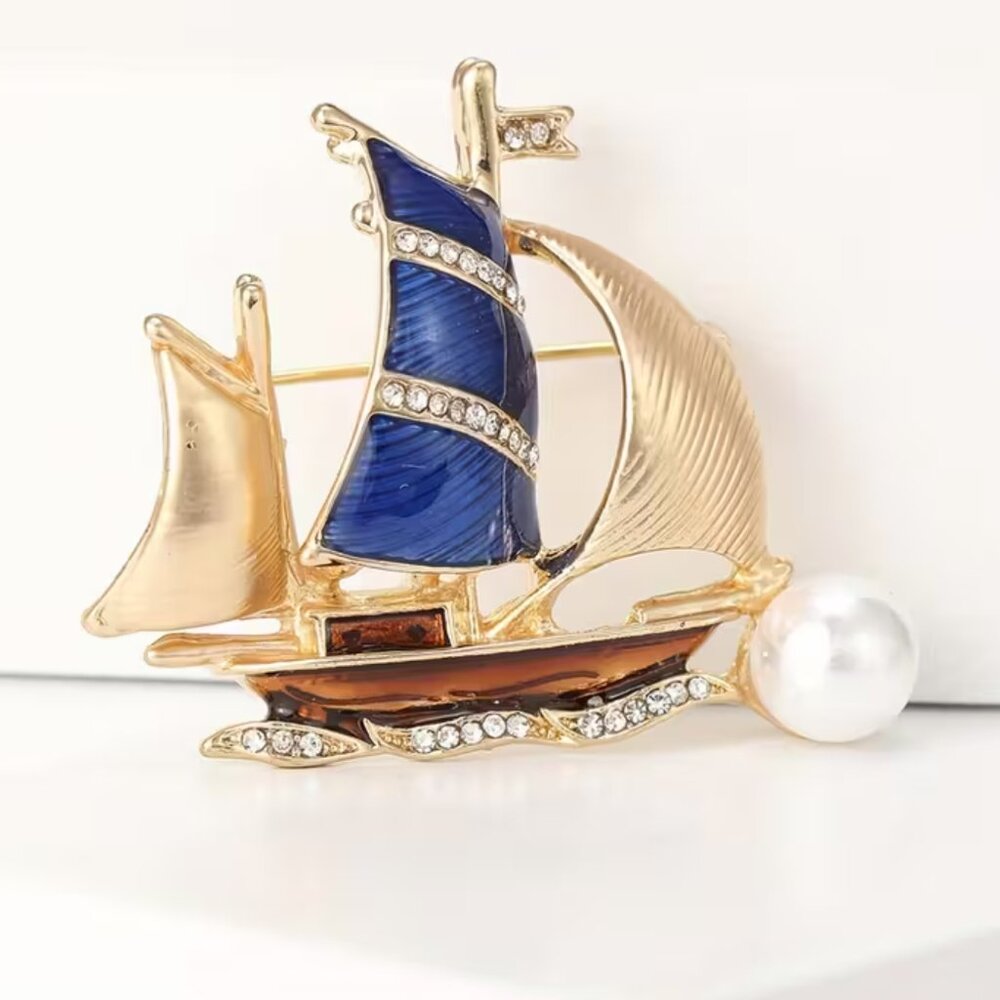Elegant Vintage-Inspired Sailing Ship Brooch - Picture 3 of 3